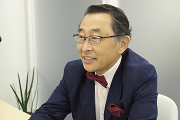 津田　邦和　氏